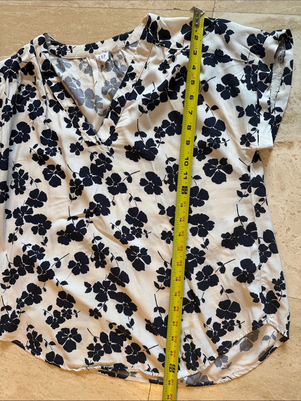 GAP Women's Navy  & White Floral V-Neck Top